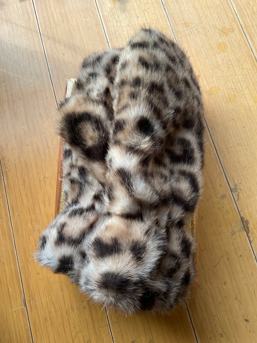 Cozy Leopard Mittens