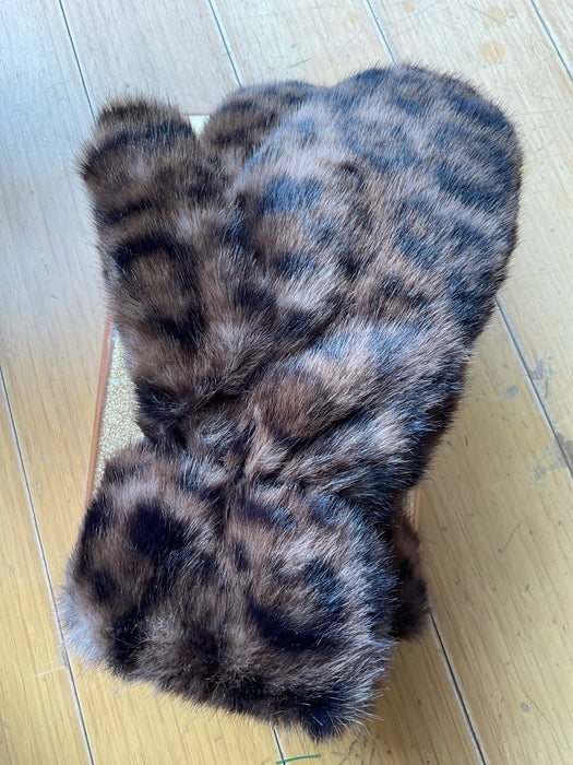 Cozy Leopard Mittens