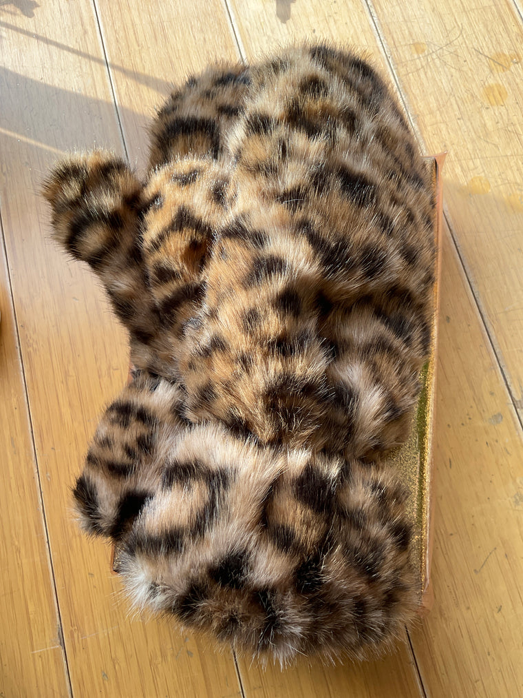 Cozy Leopard Mittens